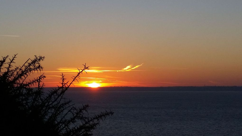 Un lever de soleil irréel, dans la froideur du petit matin.