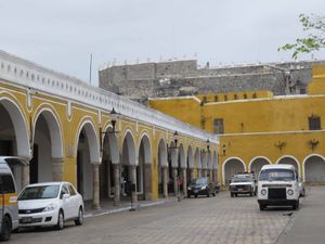 Hacienda, cenote et couvent