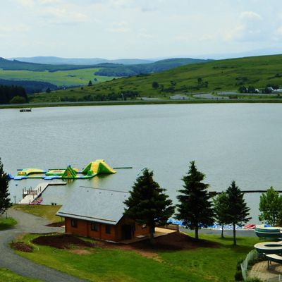 BASE NAUTIQUE DE SUPER BESSE : LE LAC DES HERMINES