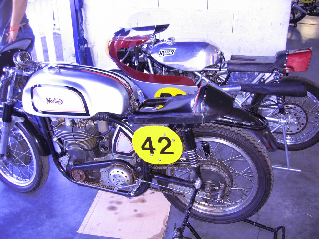 Photos Coupes Moto Legende 2011-2 Dijon Prenois
démonstrations motos et side car anciens sur piste