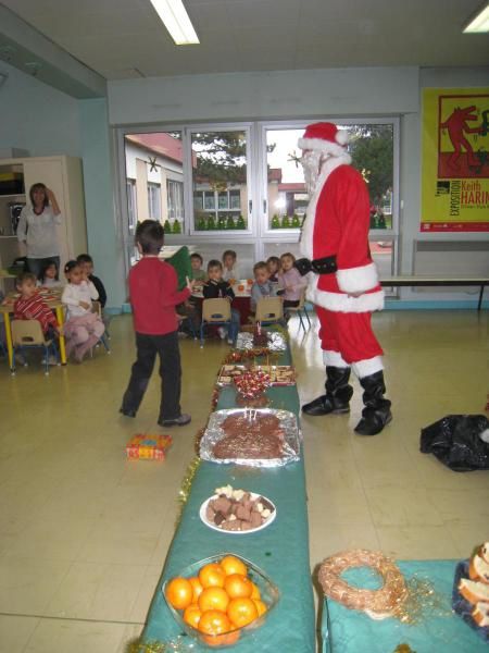 La venue du père Noël à l'école, le gouter de Noël