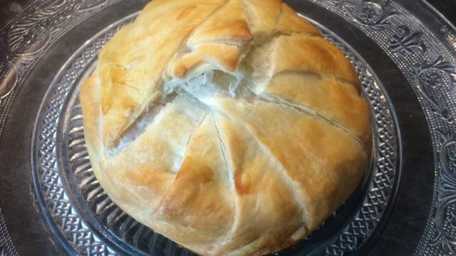 Camembert feuilleté au salami