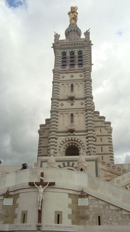 Le collège Notre Dame du château est vice-champion de France de natation grâce à la performance de Marion, Pauline, Joseph, Yann, Pierre, Nicolas et Théo!