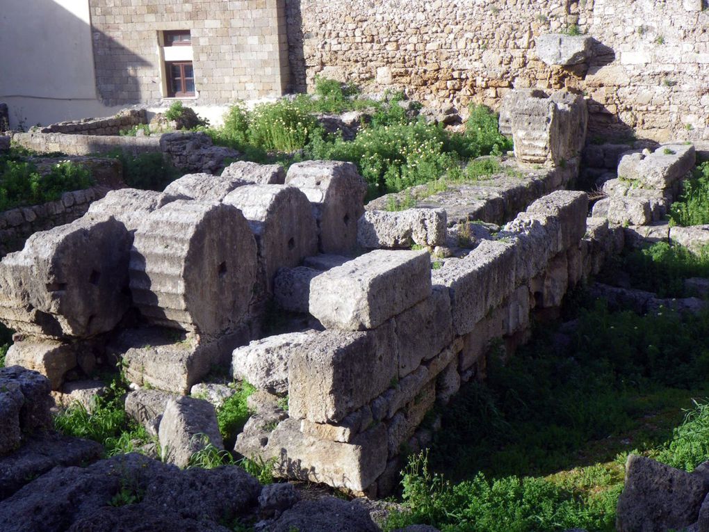 ... on choisit de notre côté de profiter encore un peu de Rhodes avec les bôôôôs velos pliants qu'on s'est offerts pour se consoler de leur départ...