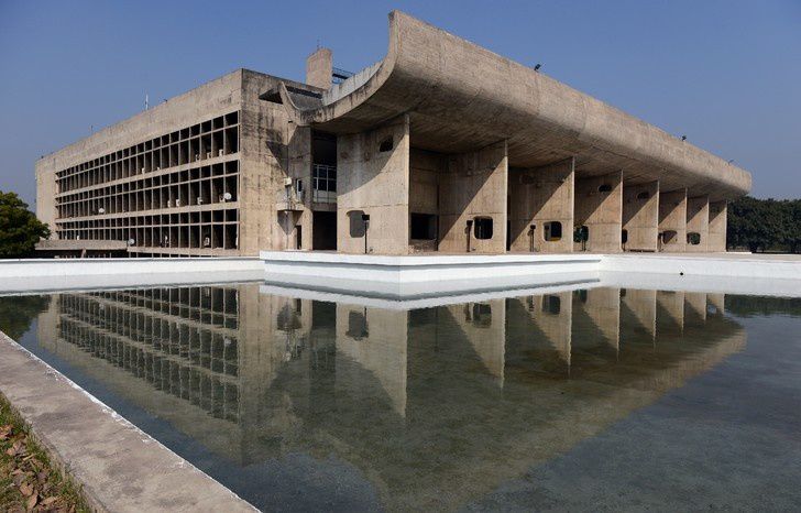Palais de l'assemblée Chandigarh, Le Corbusier (vue extérieur et intérieur)