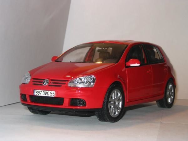 Les voitures allemandes au 1:18 : Audi, BMW, Maybach, Mercedes, Smart, Volkswagen.