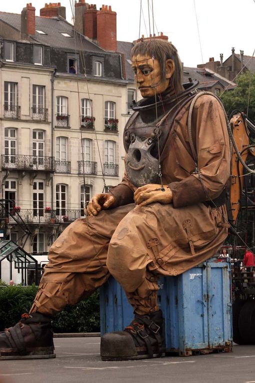 Les photos de la petite géante et du scaphandrier - Royal de Luxe Nantes 2009