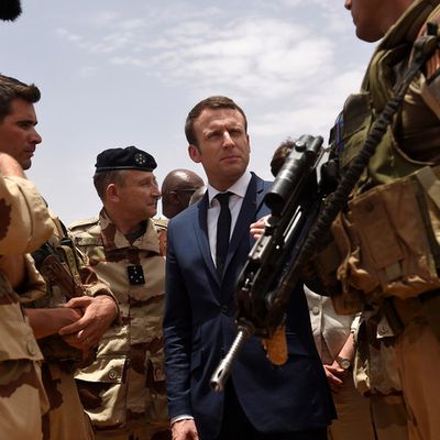 Emmanuel Macron recadre sévèrement le chef d’état-major des armées françaises 