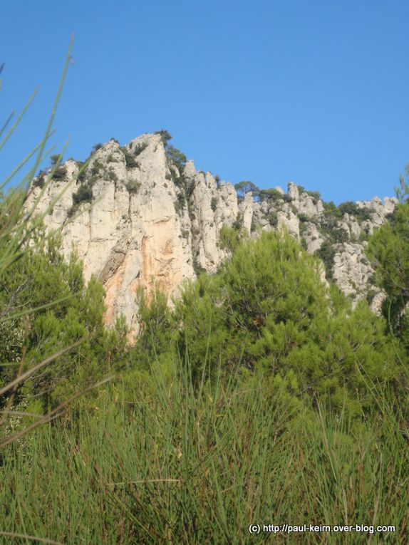 Au nord-est de La Roquebrussanne (Var), le massif des Orris domine le paysage.