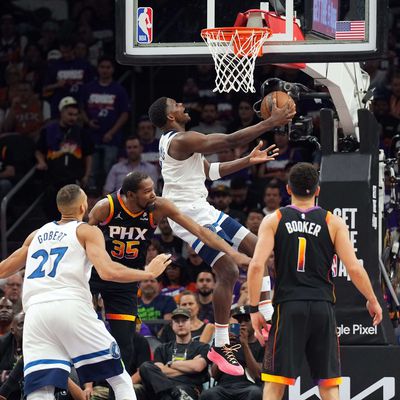 Anthony Edwards et les Timberwolves corrigent des Phoenix Suns au bord de l'élimination (3-0)