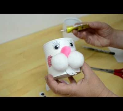 Un lapin et un bonhomme de neige ....