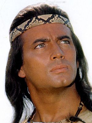 pierre Brice, il fut un comédien et chanteur français célébré en Allemagne pour avoir incarné l'apache winnetou au cinéma et à la télévision