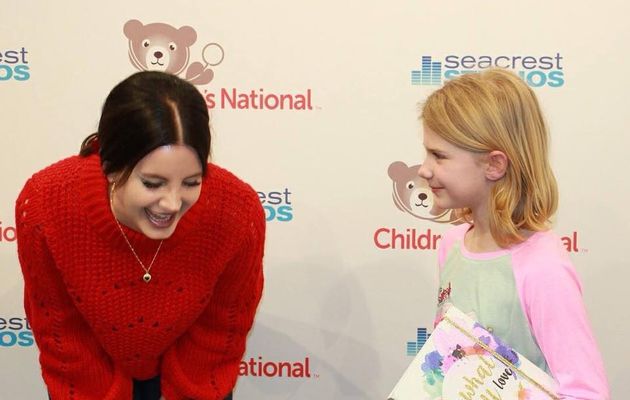 Lana Del Rey au Centre Médical National des Enfants (26/01/2018)