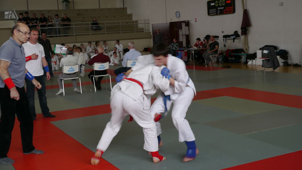 Quelques photos de la coupe jujitsu région Poitou-Charentes, on essaie de faire vivre l'expression compétition jujitsu (en plus de l'aspect premier du jujitsu la self-défense) dans notre région... Et c'est pas facile