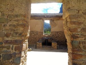 Du haut des terrasses agricoles de Pisac. La forteresse d'Ollantaytambo. 