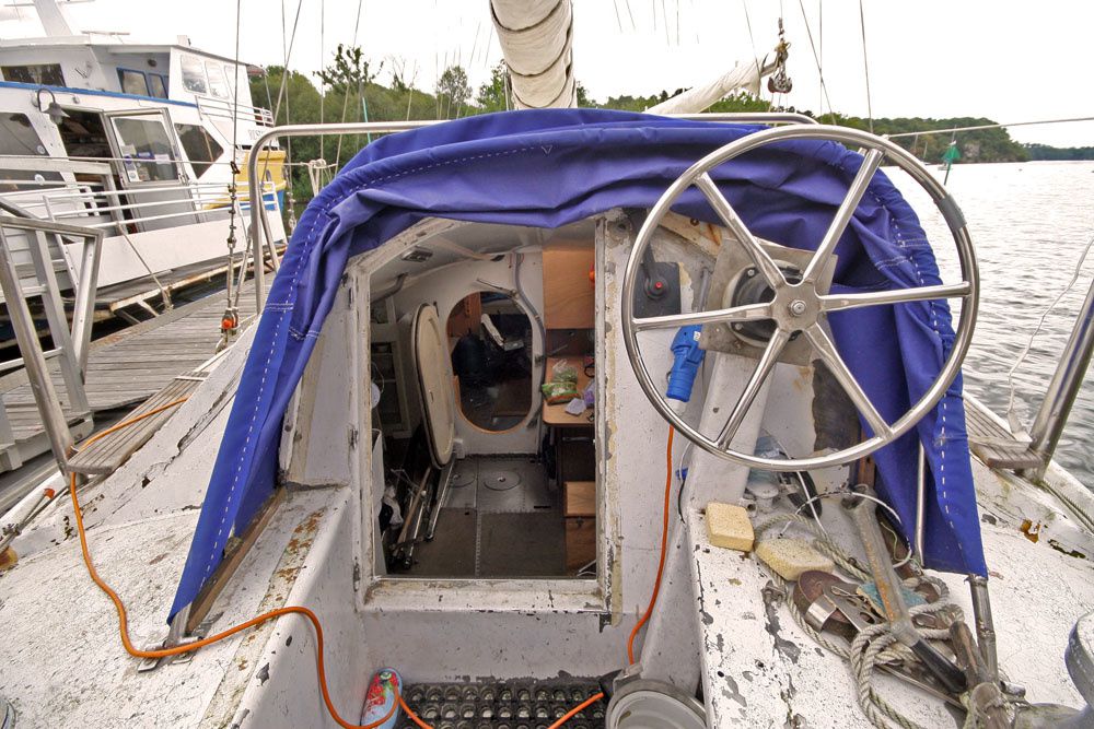 En me promenant sur le Port de la Roche-Bernard, dans le Morbihan, sur les bords de la Vilaine, j'ai eu un coup de coeur pour un dériveur intégral "INOX" et son skipper Marcel Bardiaux Photos Thierry Weber Photographe La Baule Guérande