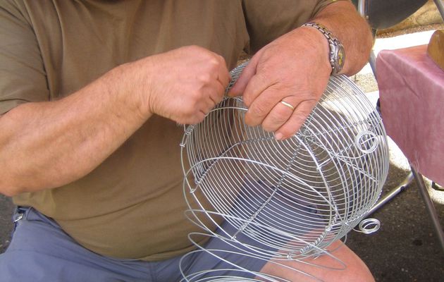 un panier pour faire cuire les chataignes