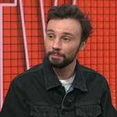 "Il faut déterrer tous les cadavres" : Tom Villa encourage la libération de la parole dans le cinéma et la télévision