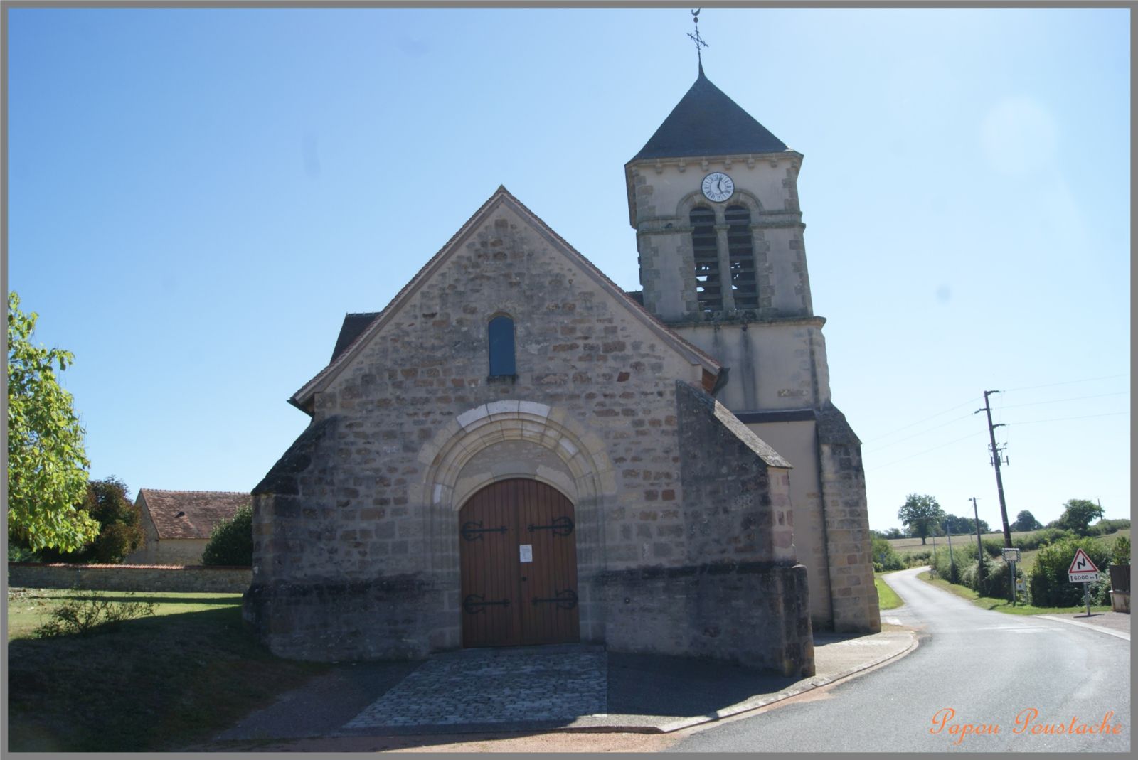 L’église romane Saint Hippolyte, dite église de pèlerinage, est de plus en plus visitée par les pèlerins du chemin de Saint Jacques de Compostelle qui apprécient de s’arrêter dans le gîte communal qui leur est réservé. Dans l’église, le « chemin de croix des mains », très belle  œuvre de Jacques Missé, mérite le détour ainsi que le narthex et le baptistère.