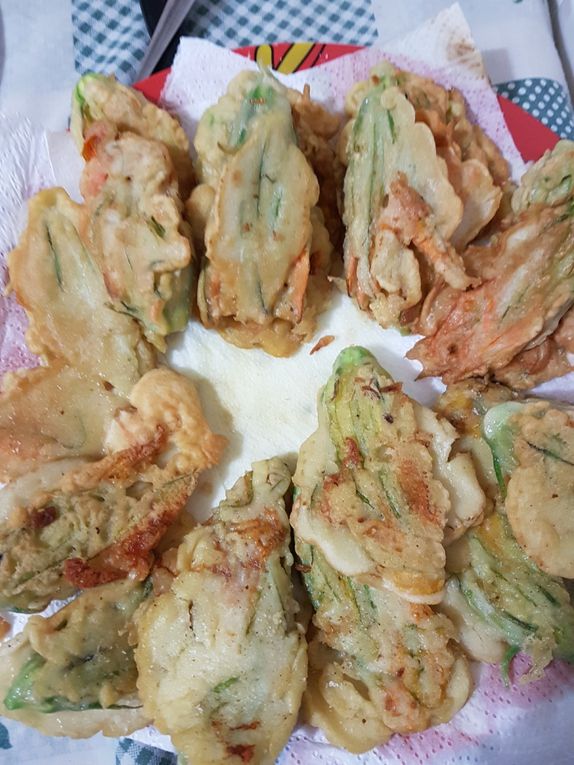 Fiori di zucca in pastella ricetta facile - Ricette ...