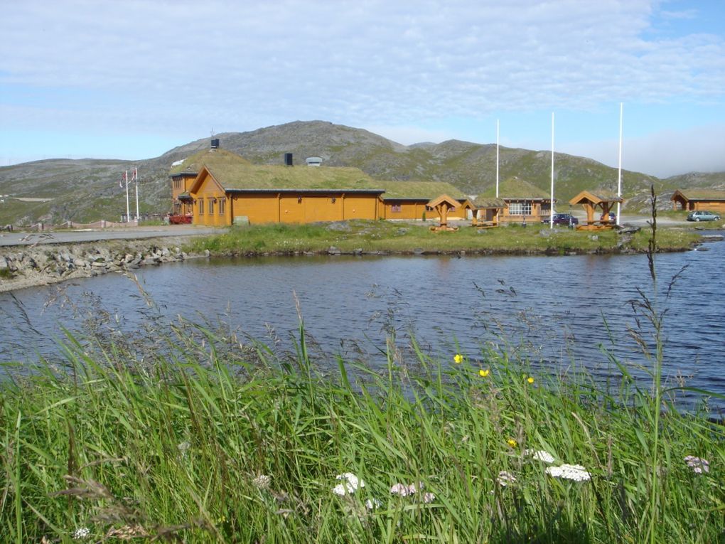 Hammerfest, la ville la plus septentrionale au monde 70° 39' 48" N, 23° 48’ E, et le meilleur port en eaux libres du nord de la Norvège
