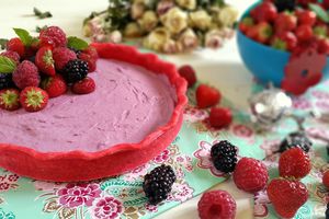 Tarte rose aux fruits rouges