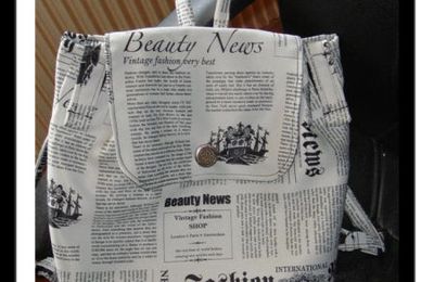 Sac à dos motif  "magazines"