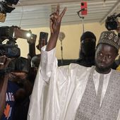 Election présidentielle au Sénégal : qui est Bassirou Diomaye Faye, le candidat antisystème qui s'apprête à prendre la tête du pays ?
