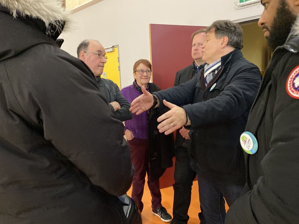 Réunion d’équipe, marché du centre et badminton