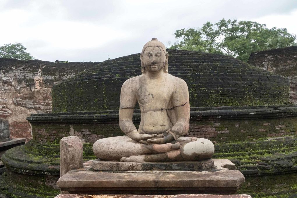 Des temples Boudhistes au Sri Lanka