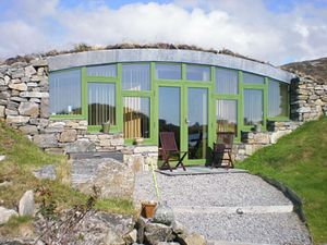 Hebridean Earth House ( UK)