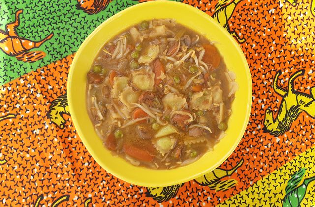 Soupe chinoise aux ravioles et au blanc de poulet