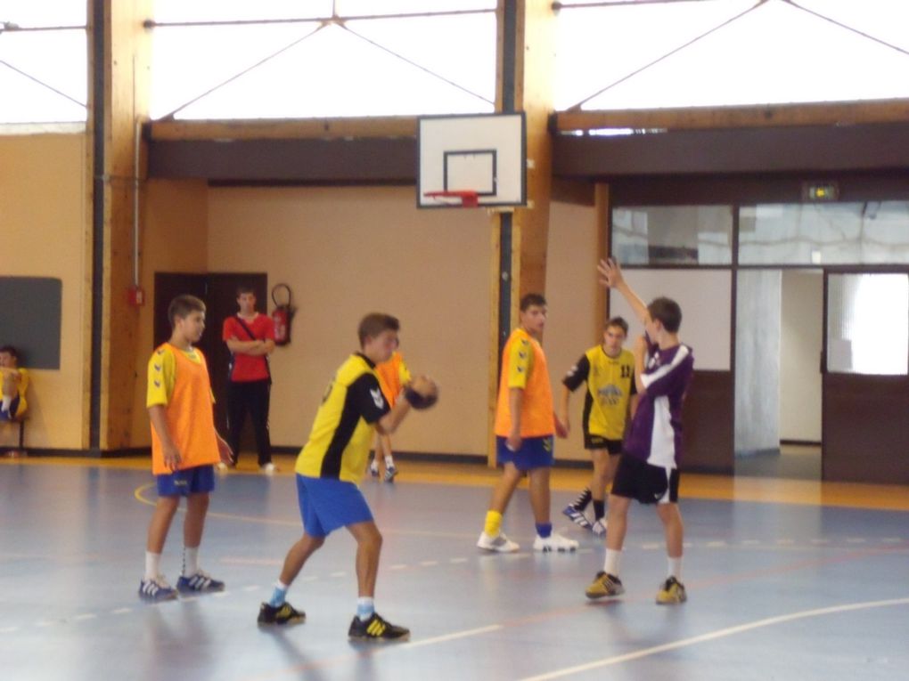 Le 13 septembre avait lieu le 1er plateau des moins de 16 masculins à Istres. Résultats mitigés : 2 matchs gagnés et 2 matchs perdus! Mais énoooorme souvenir match contre Istres! Bravo les garçons!