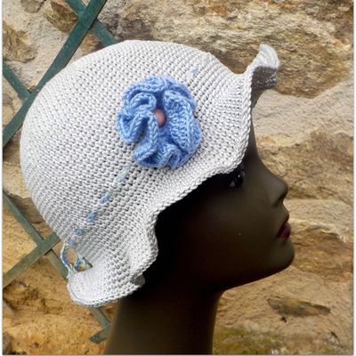 un chapeau au crochet