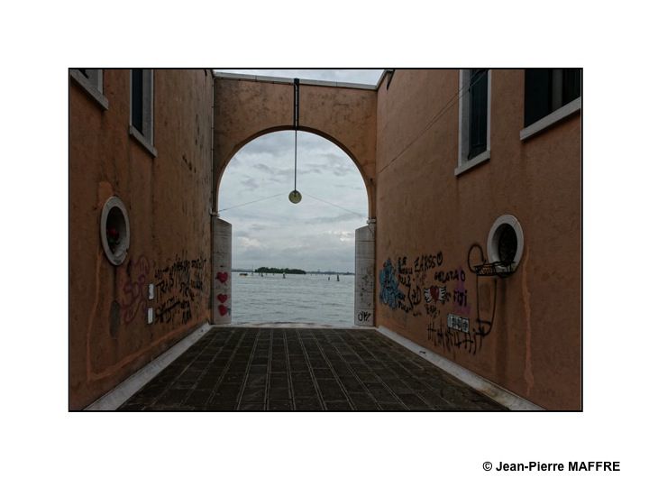 Flâner dans Venise, une occasion de sortir des sentiers battus et de photographier des aspects insolites de cette ville.