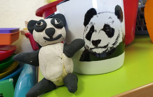 Le Panda en pâte à modeler (thématique Noir et blanc)