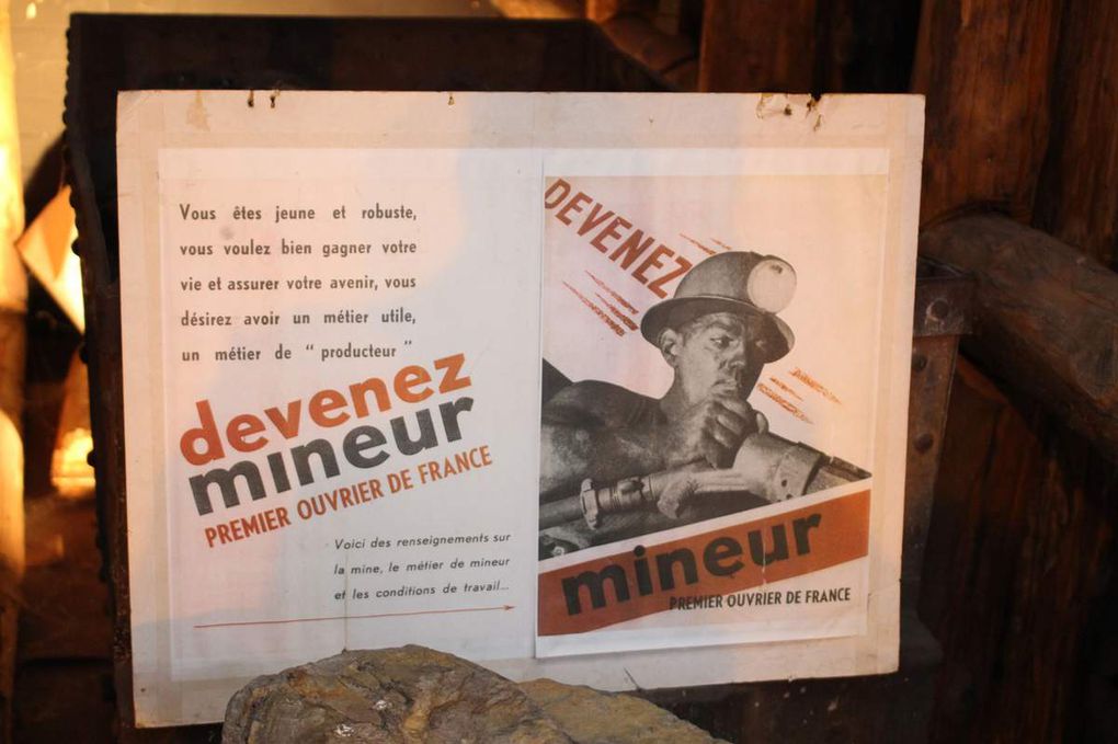 Après qu'on nous ait proposé de regarder une vidéo sur la mine et les mineurs, arrive notre guide qui est, en fait, un ancien mineur de la Grand Combe