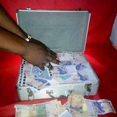 DEVENIR CÉLÈBRE EN 3JOUR  AVEC  UNE VALISE QUI PRODUIT 55MILLIONS UNE FOIS PAR SEMAINES LA VALISE DES MILLIONNAIRES CHEZ LE MAÎTRE BABA DANHGBO.. TEL WHATSAPP :+229 96777887 