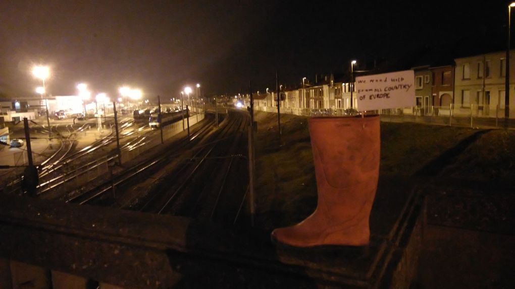 Photos / Zone libre, Pas pieds in Calais, Alcool ( version rue), le dernier titan ...