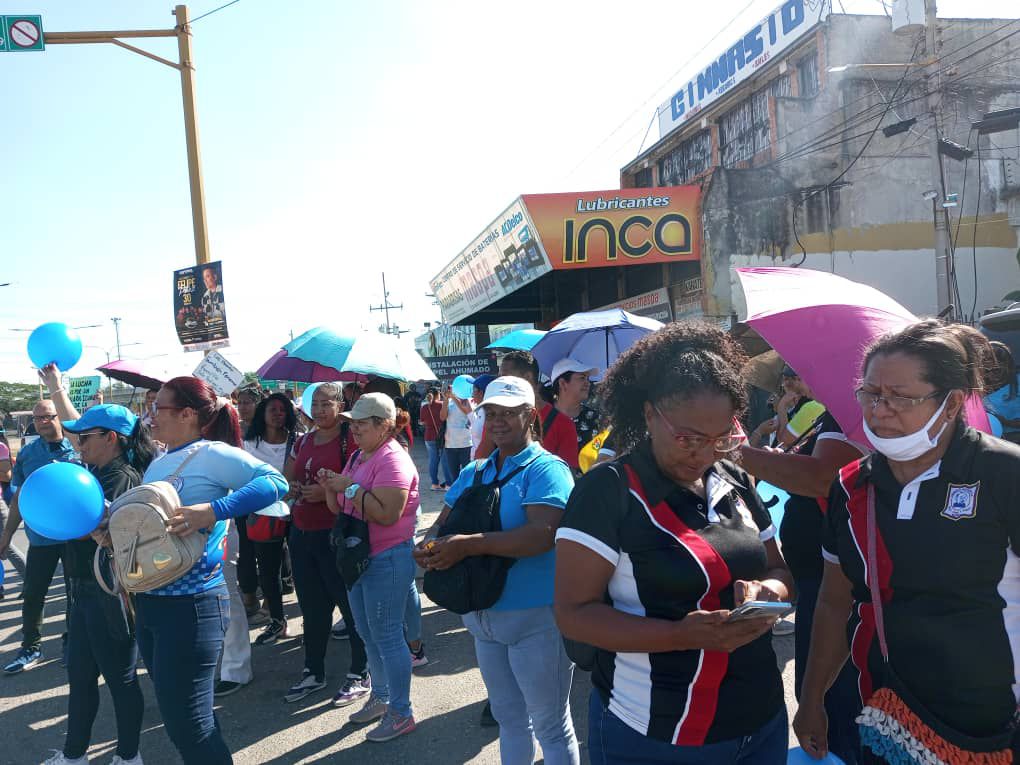 Educadores y representantes de otros sectores públicos mantuvieron presencia en las calles de Carabobo este 30 de enero