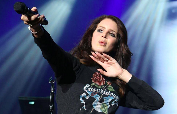 Lana Del Rey travaille avec le FBI