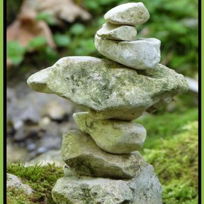 Photo empilement de cailloux 2