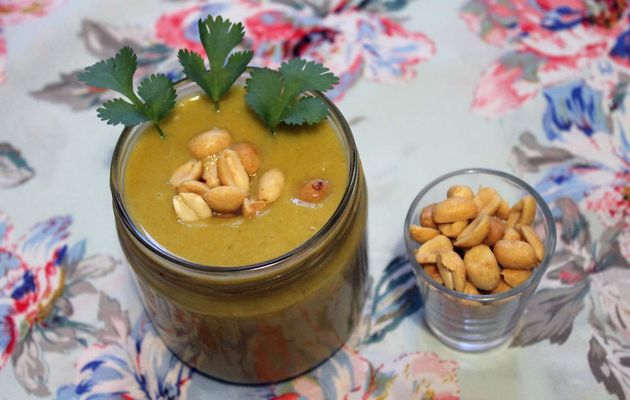 Soupe butternut, poireaux, coco et cacahuètes