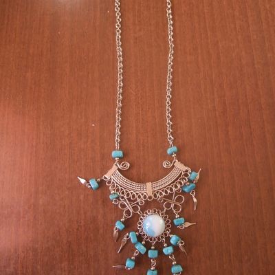Collier péruvien bleu.