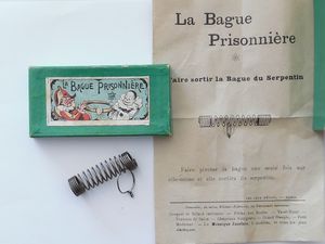 la bague prisonnière, le bonnet phrygien