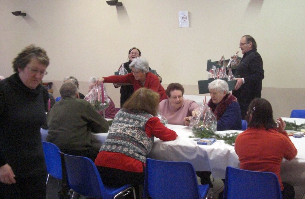 Après-midi récréatif organisé pour les seniors de Hestroff et environs par Hestroff Amitiés. Pour la 3e de l'Avent les écoliers furent invités au goûter.