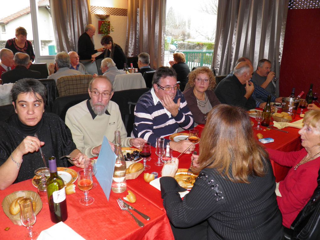 à l'occasion du dêjeuner organisé par UNRP grenoble à la cloche, remise de médailles