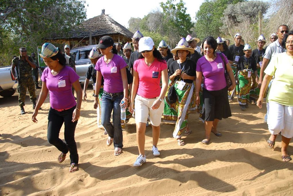 Vacances studieuses des lauréats du BEPC malgache 2010 à Ifaty avec Mialy Rajoelina