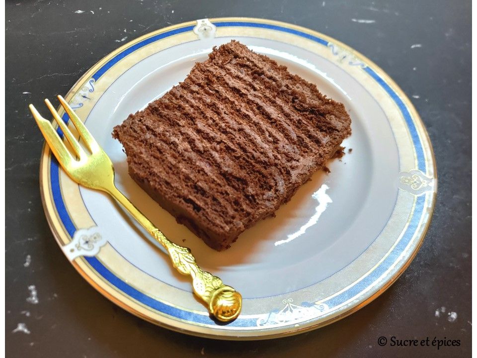 Meilleur gâteau Medovik au chocolat et framboises pour la fête des mamans - Recette en vidéo