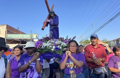 Feligreses católicos y devotos acompañaron al Nazareno en Guacara y Yagua con la presencia del alcalde Castañeda y esposa